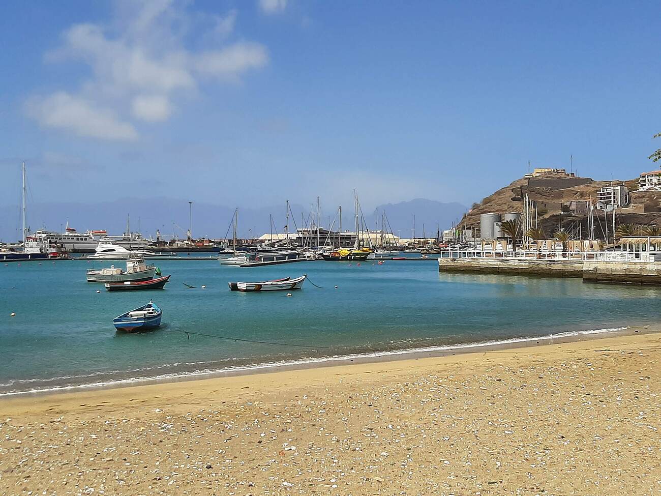 Puerto y bahía de Mindelo en São Vicente