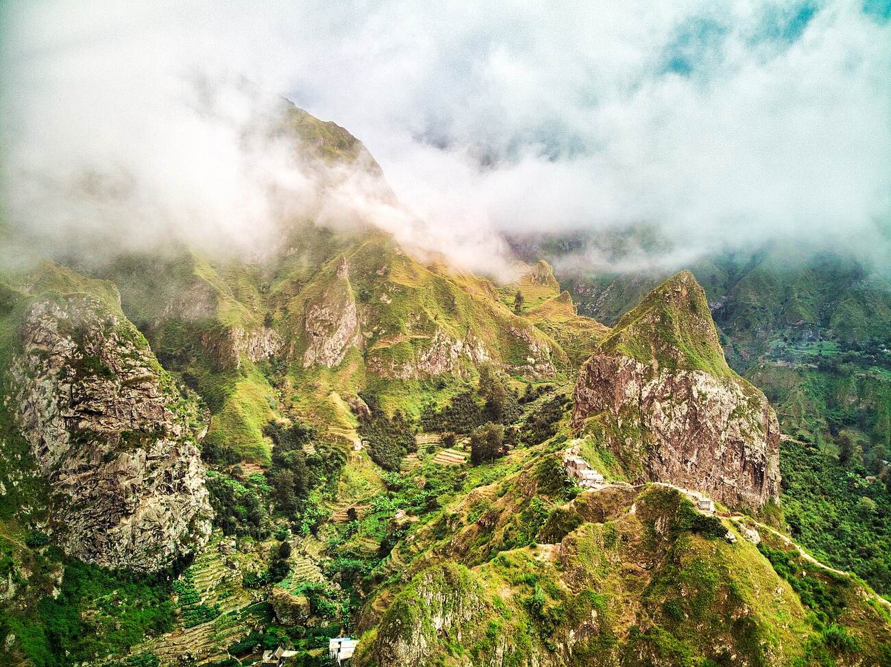 Montañas y cultivos del valle de Paúl en Santo Antão