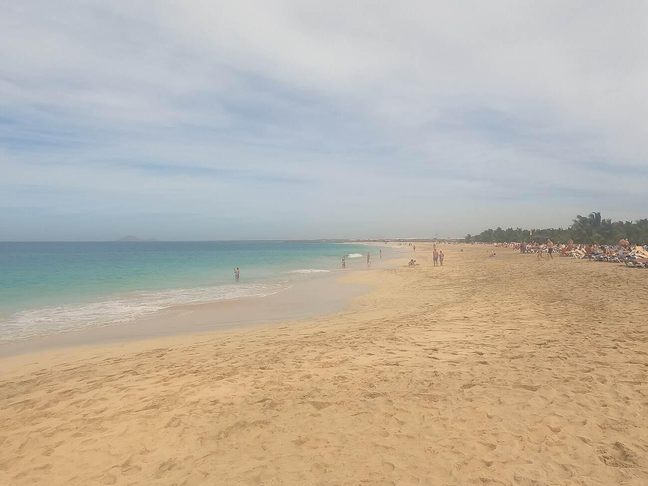 Playa cerca de Santa Maria en la isla de Sal