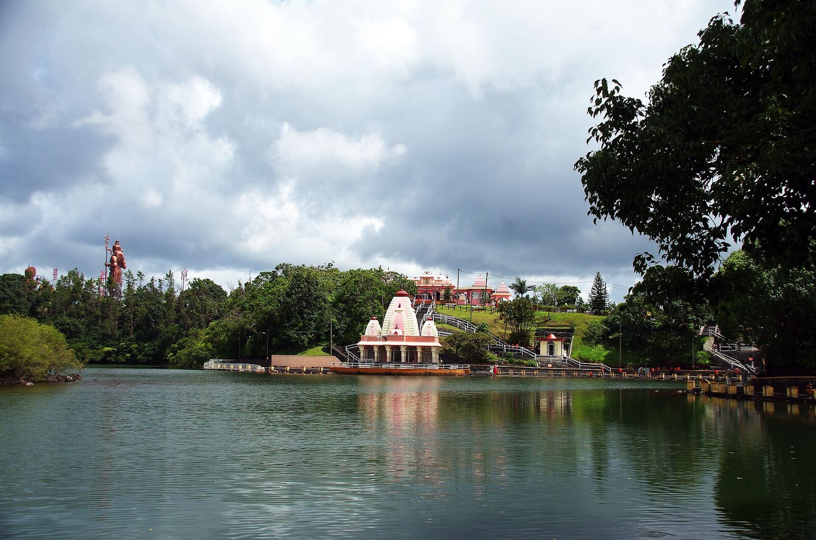 Lago sagrado de Grand Bassin en Mauricio
